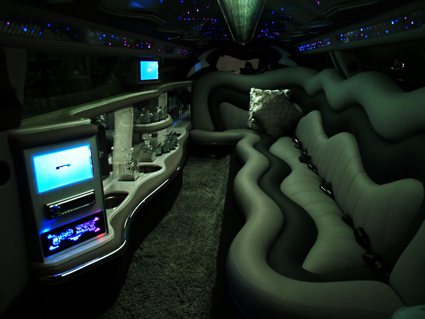 STRETCH LIMO HIRE MELBOURNE Chrysler Stretch 300C